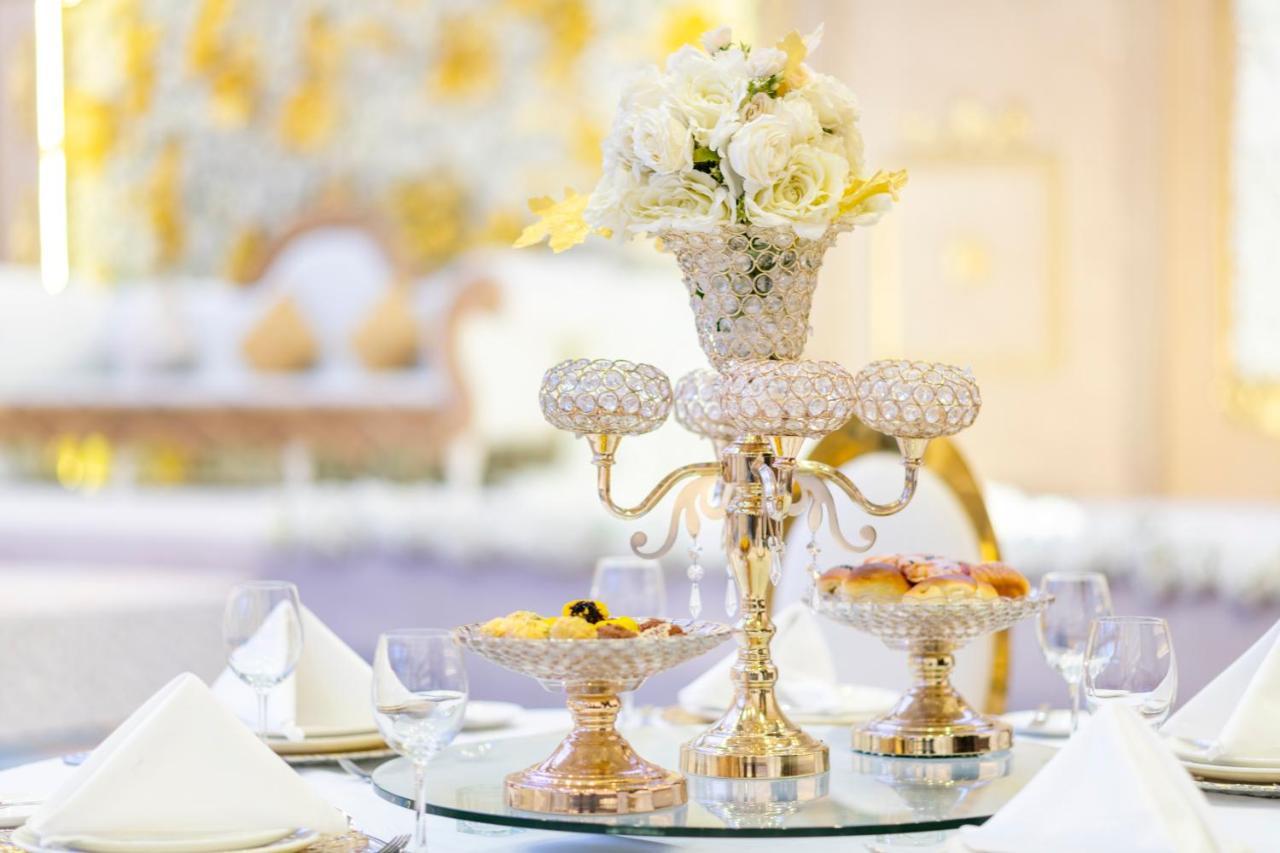 Crowne Plaza Doha - The Business Park By Ihg Exterior foto Thai table setting