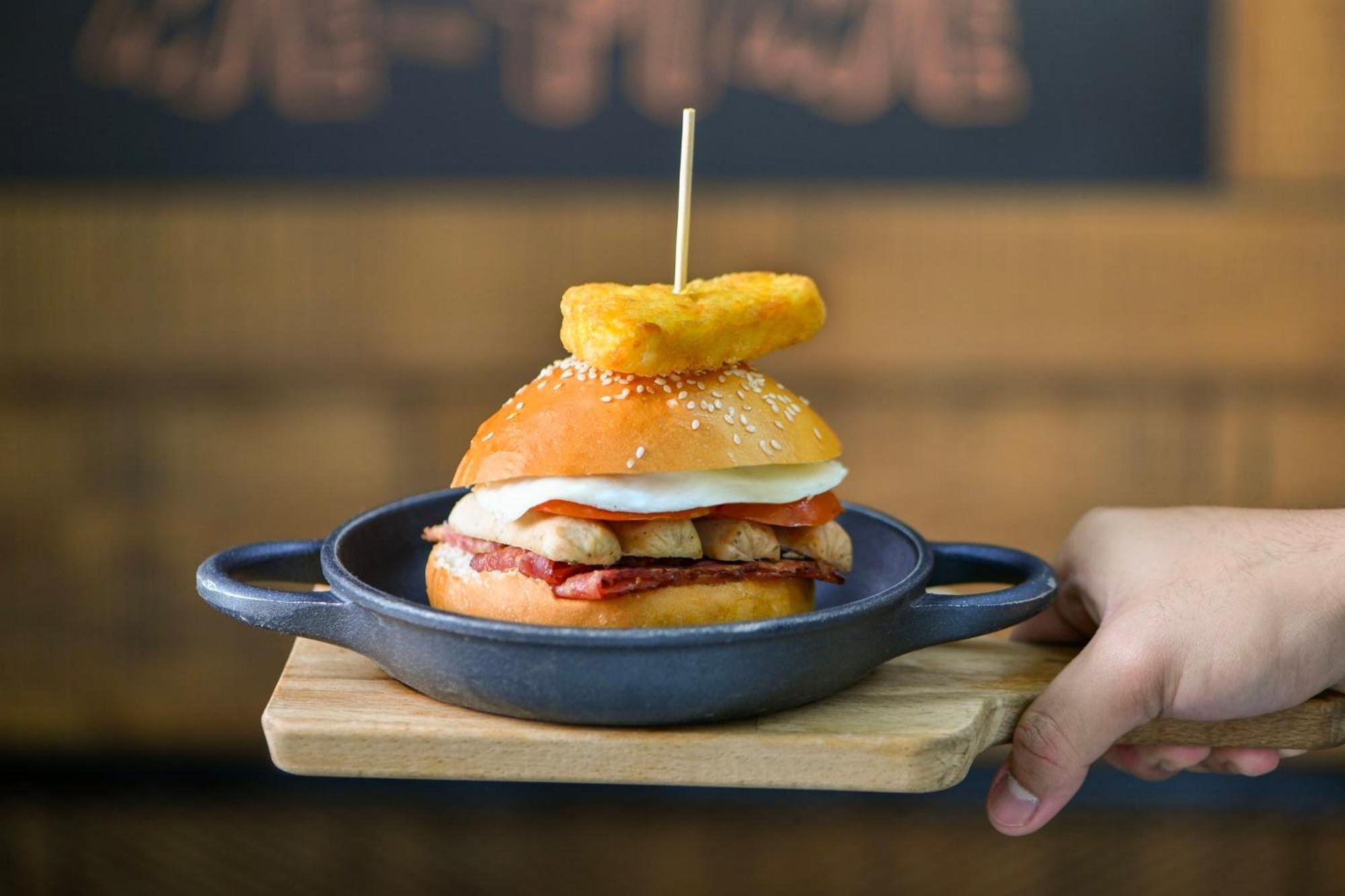 Crowne Plaza Doha - The Business Park By Ihg Exterior foto A chicken burger