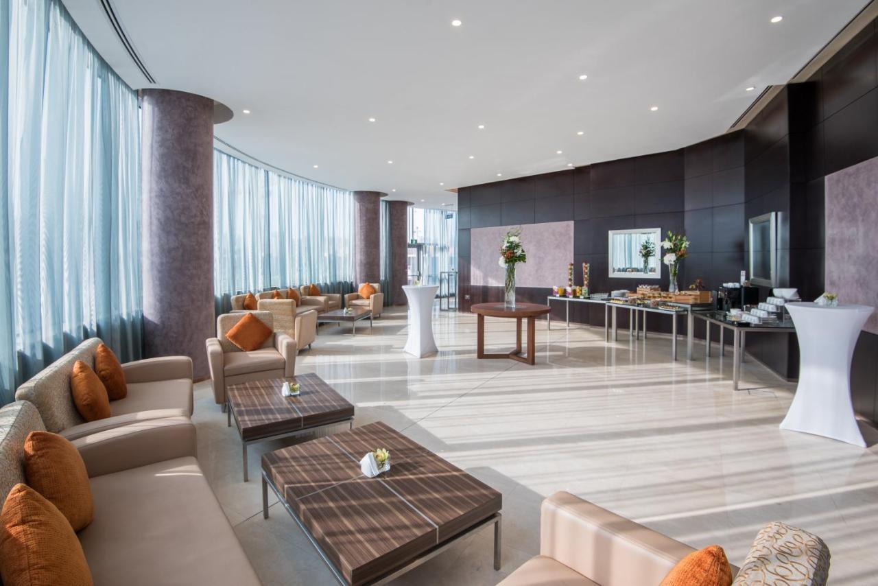 Crowne Plaza Doha - The Business Park By Ihg Exterior foto The lounge at the airport